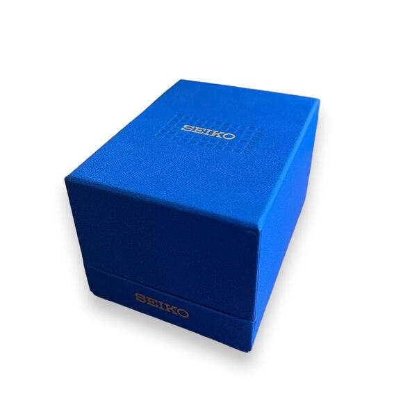 Vintage Seiko Unisex Slim Stainless Watch - Picture 2 of 8